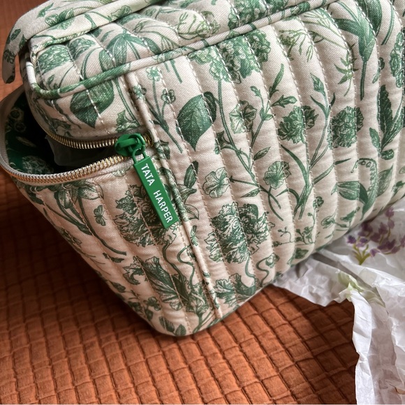 2025 Tata’s Cyber Week Gift Set - Picture 5 of 9